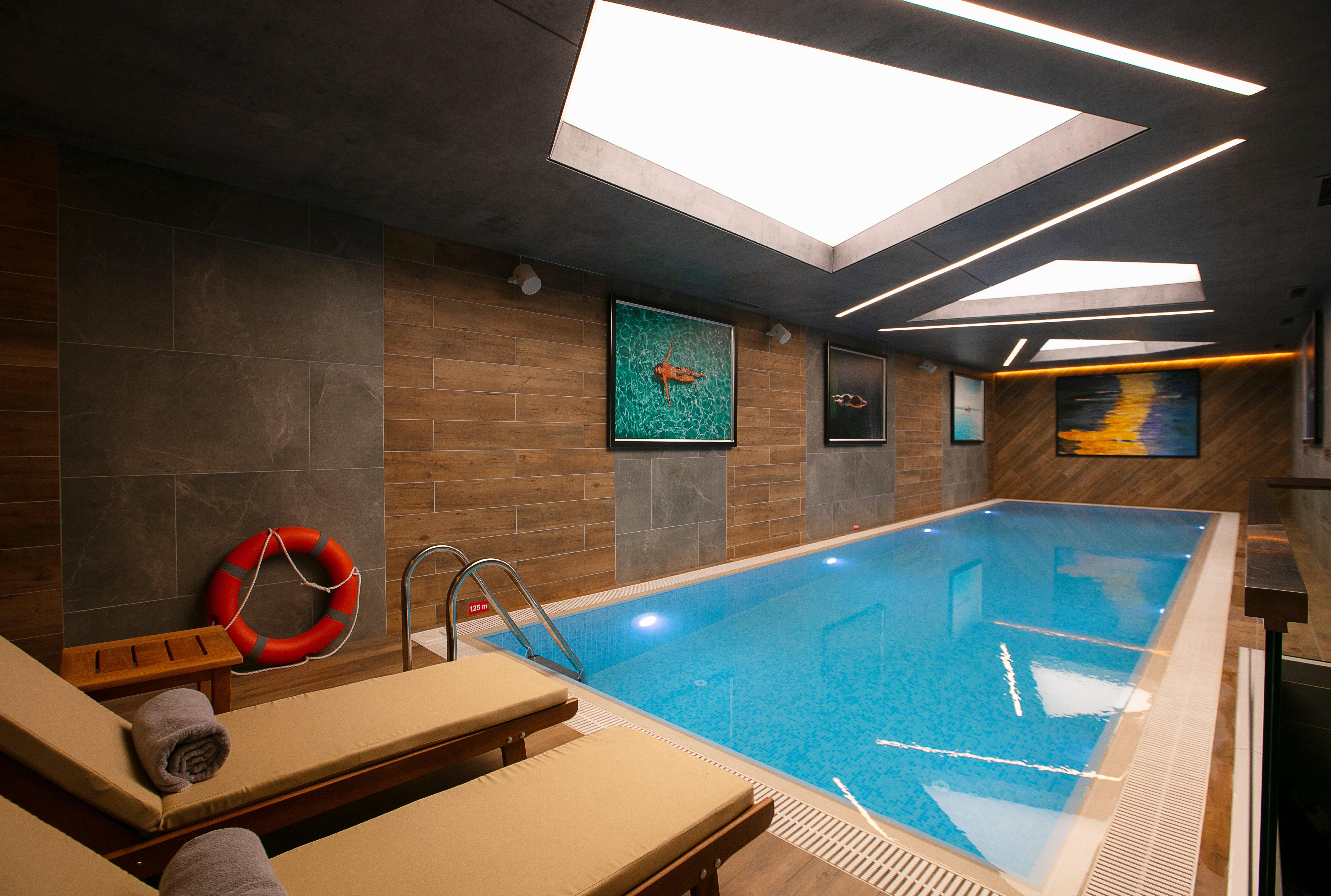 Intercontinental Baku By Ihg Hotel Luaran gambar Swimming pool