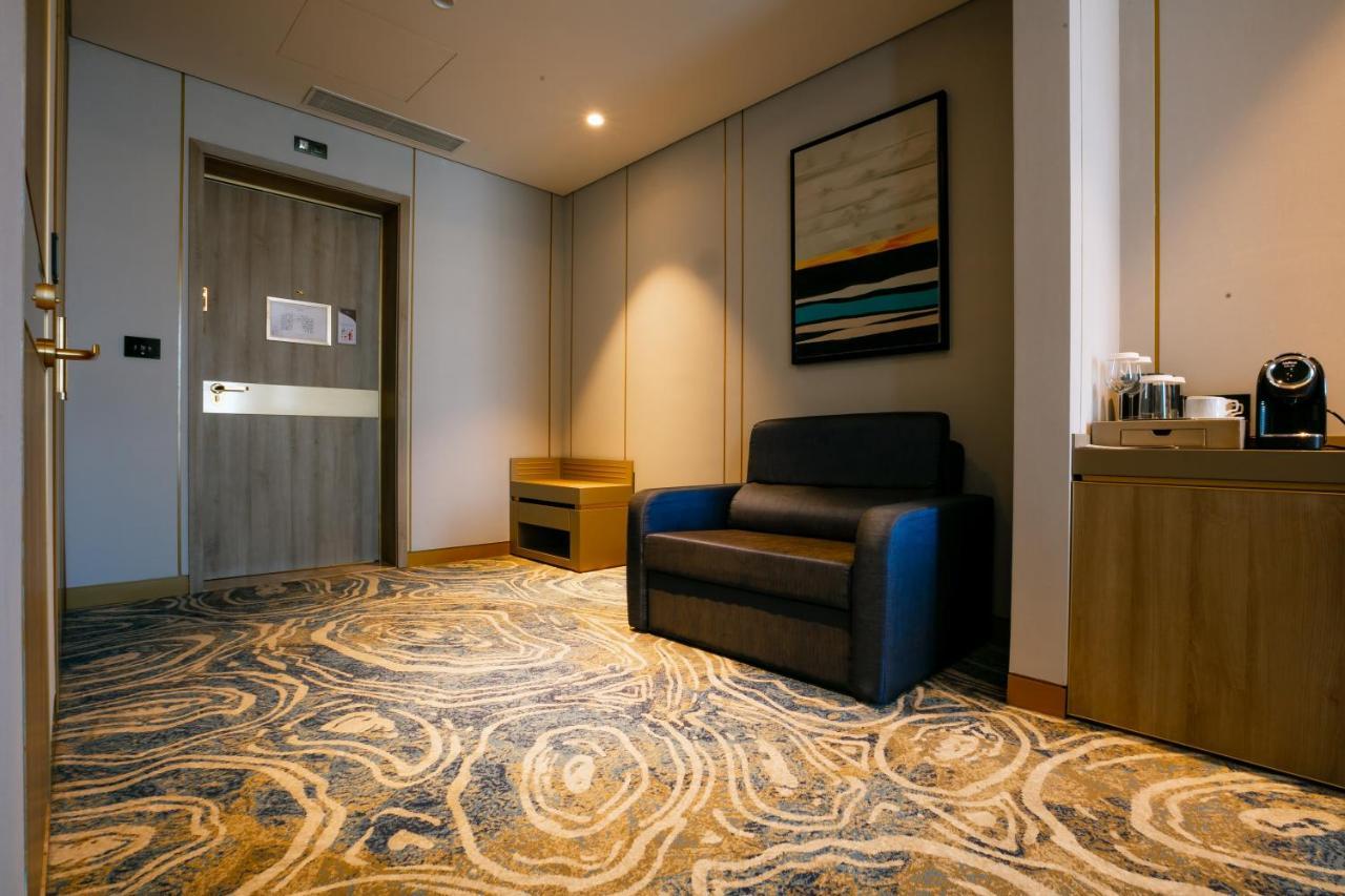 Intercontinental Baku By Ihg Hotel Luaran gambar Carpet in a hotel room