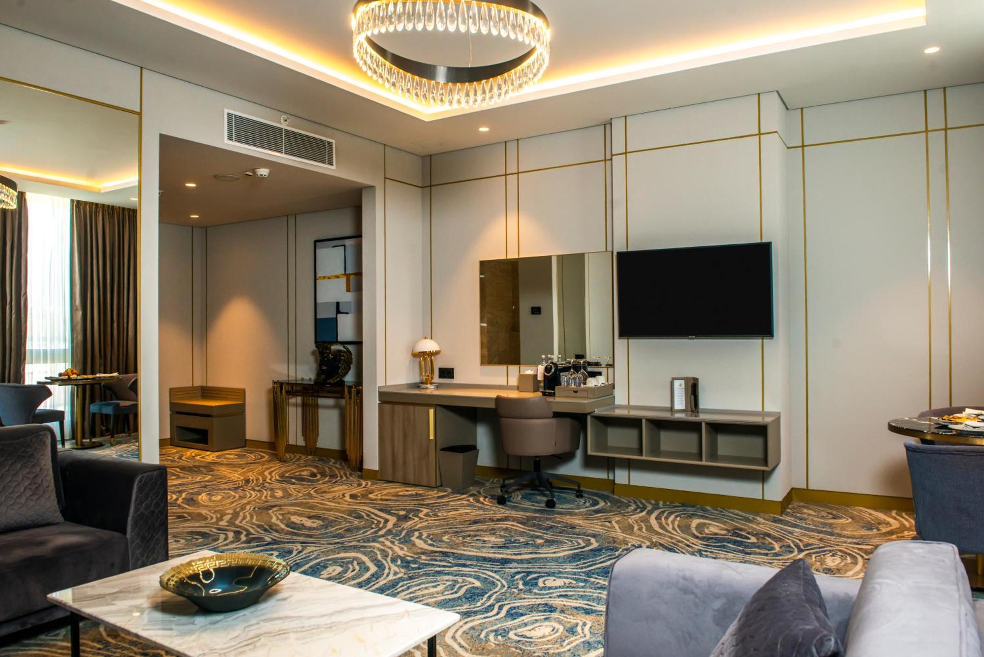 Intercontinental Baku By Ihg Hotel Luaran gambar Suite at the hotel